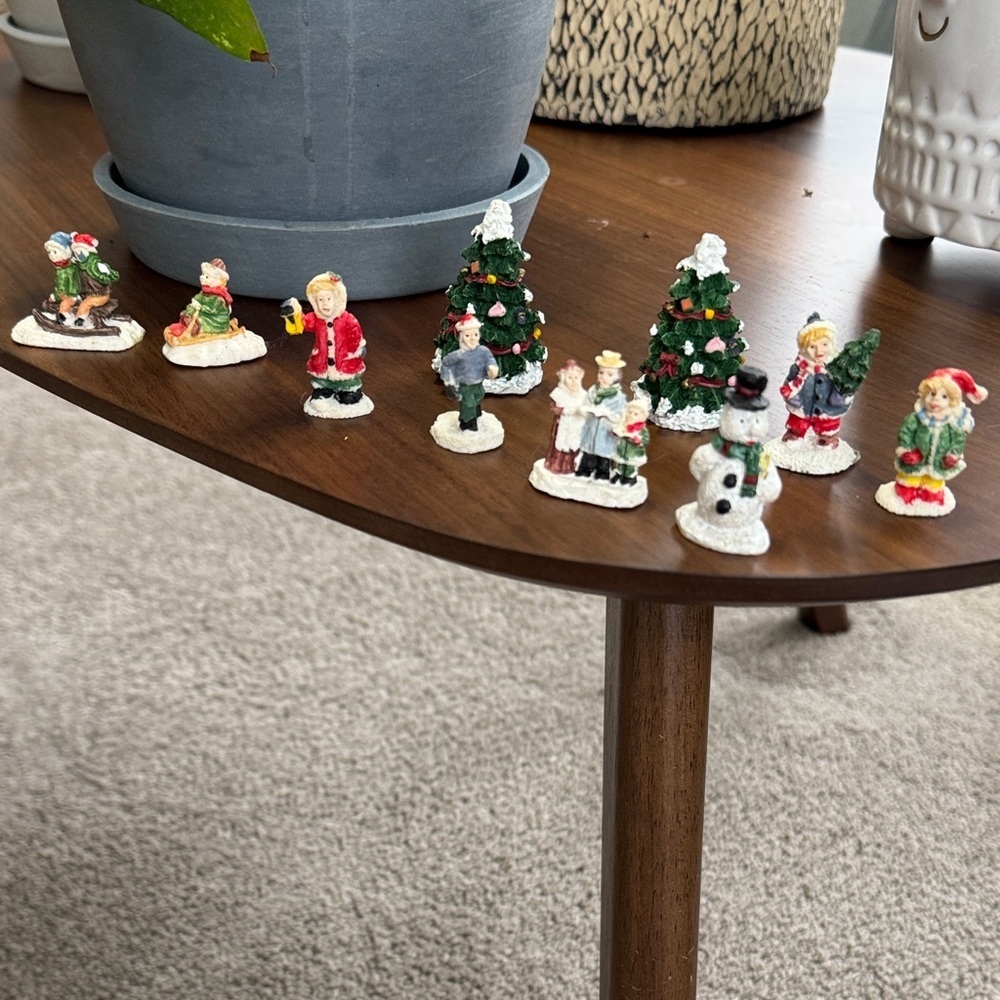 Holiday Miniature Figurine Set